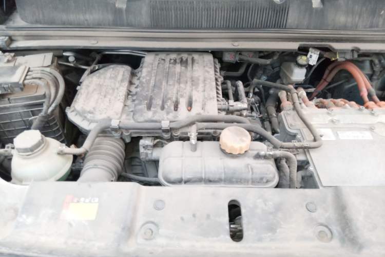 Used Wuling Xingyun 2023 2.0L DHT Flagship Edition Engine Bay