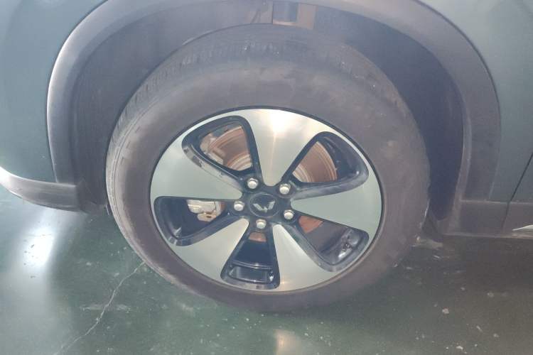 Used Wuling Xingyun 2023 2.0L DHT Flagship Edition Left Front Wheel Hub