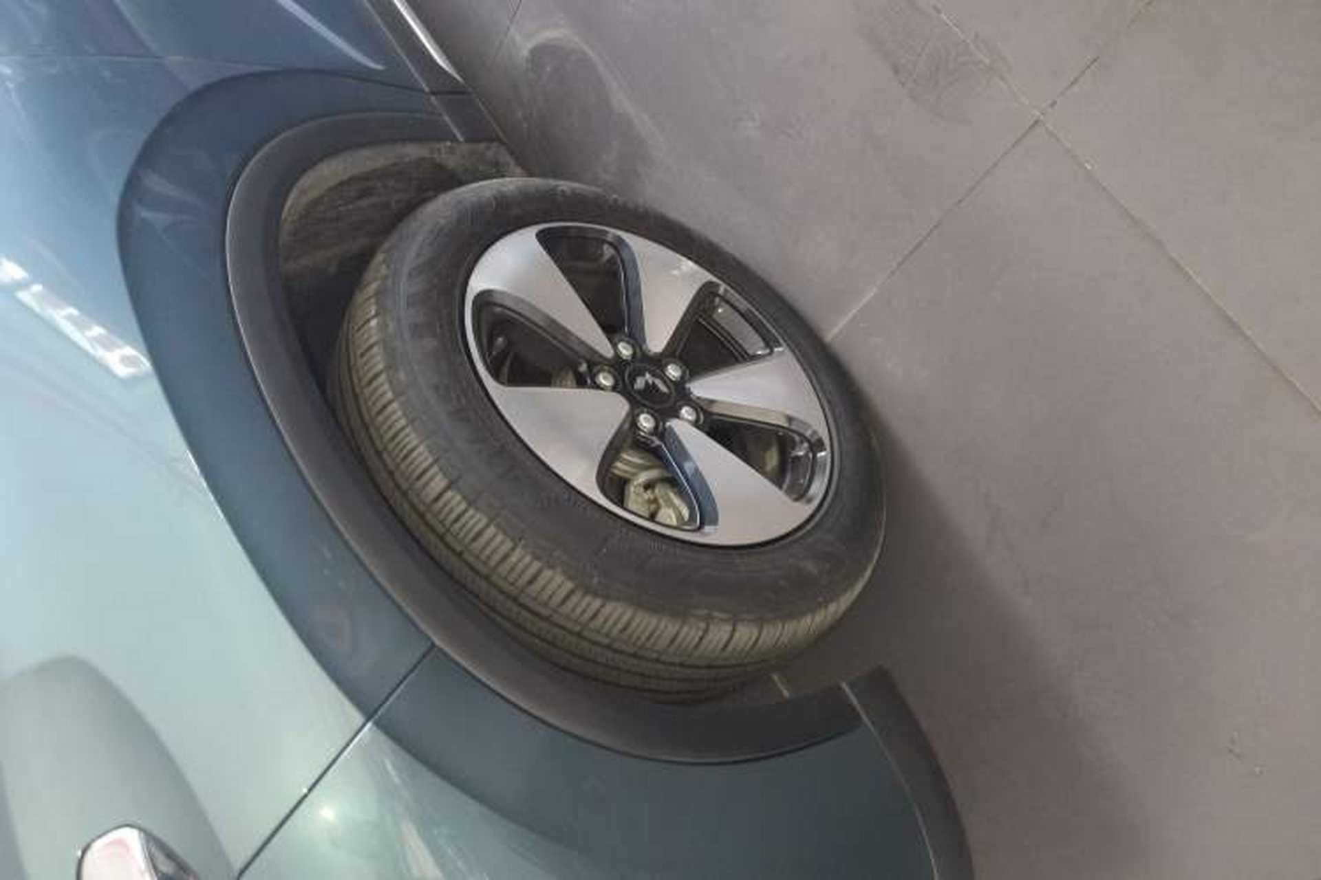 Used Wuling Xingyun 2023 2.0L DHT Flagship Edition Left Front Wheel Hub