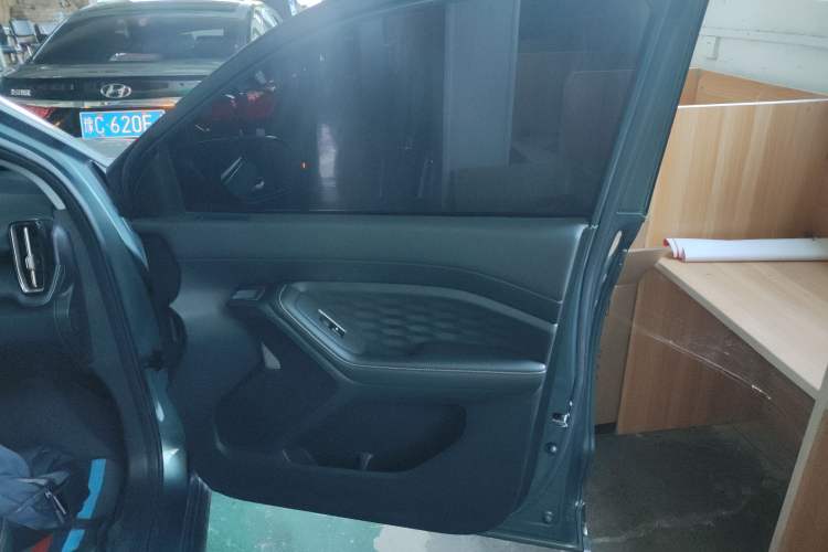 Used Wuling Xingyun 2023 2.0L DHT Flagship Edition Right Front Door Interior