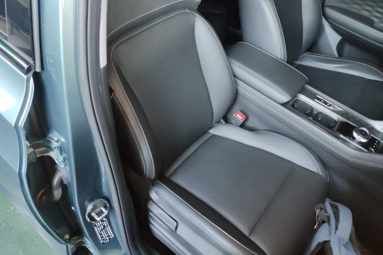 Used Wuling Xingyun 2023 2.0L DHT Flagship Edition Right Front Seat