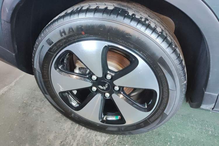 Used Wuling Xingyun 2023 2.0L DHT Flagship Edition Right Rear Wheel Hub