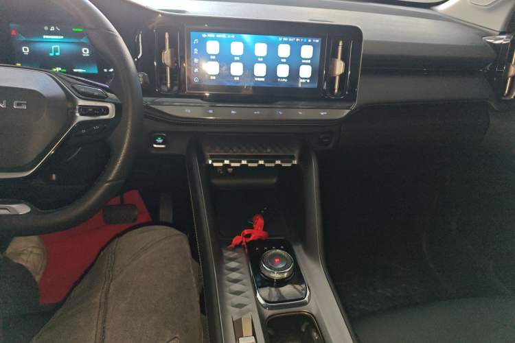 Used Wuling Xingyun 2023 2.0L DHT Flagship Edition Audio And AC Panel
