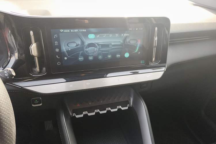 Used Wuling Xingyun 2023 2.0L DHT Standard Edition Audio And AC Panel