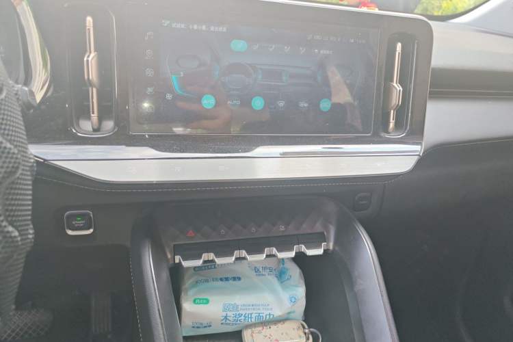 Used Wuling Xingyun 2023 2.0L DHT Flagship Edition Audio And AC Panel