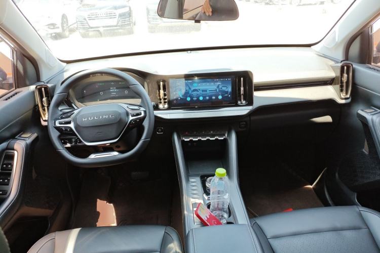 Used Wuling Xingyun 2023 2.0L DHT Flagship Edition Center Console