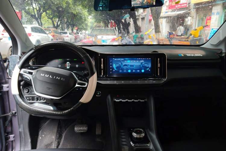 Used Wuling Xingyun 2023 2.0L DHT Flagship Edition Center Console