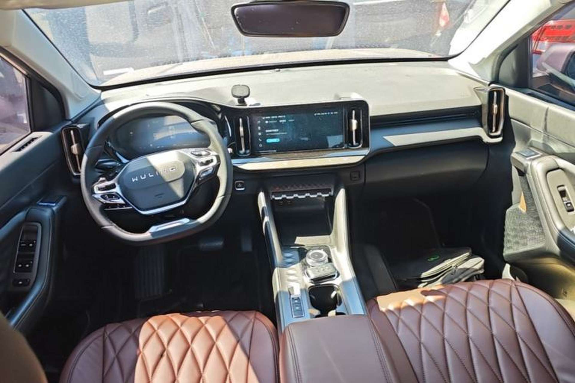 Used Wuling Xingyun 2023 2.0L DHT Standard Edition Center Console