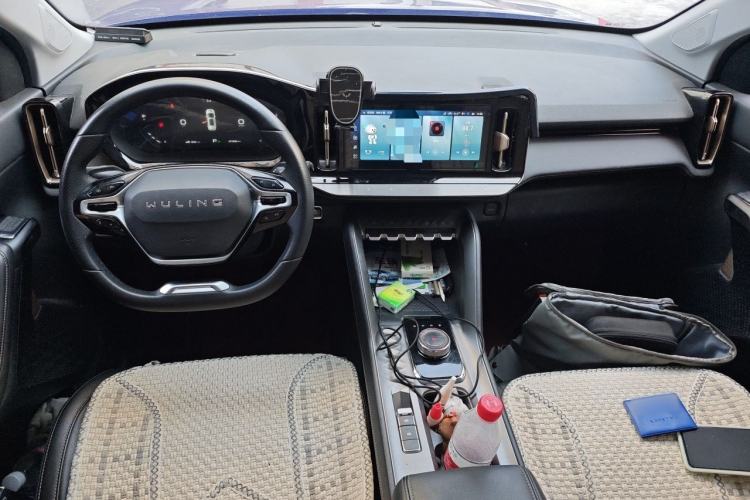 Used Wuling Xingyun 2023 2.0L DHT Flagship Edition Center Console