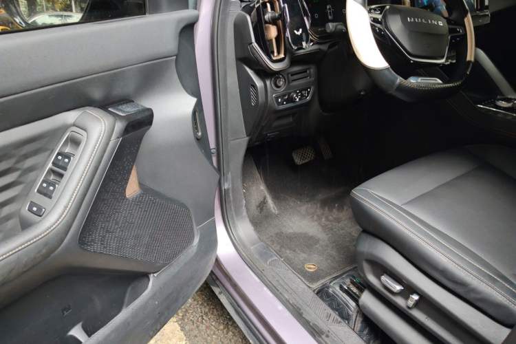 Used Wuling Xingyun 2023 2.0L DHT Flagship Edition Driver Seat