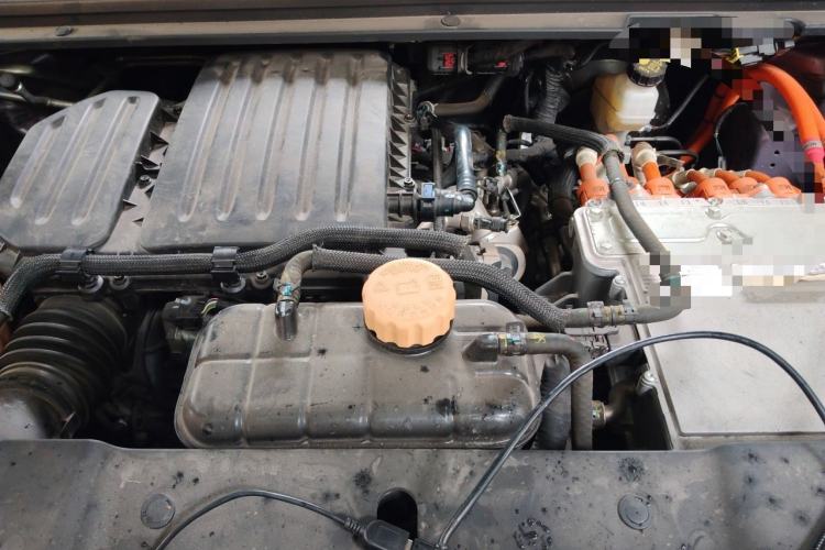 Used Wuling Xingyun 2023 2.0L DHT Flagship Edition Engine Bay