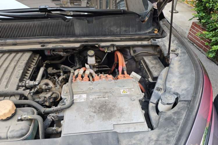 Used Wuling Xingyun 2023 2.0L DHT Flagship Edition Engine Bay Left