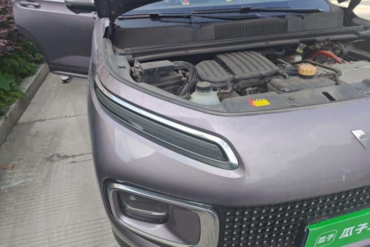 Used Wuling Xingyun 2023 2.0L DHT Flagship Edition Engine Bay Right