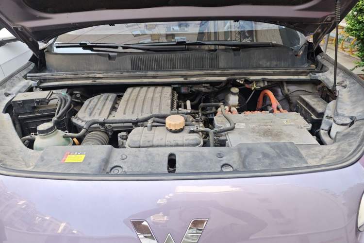 Used Wuling Xingyun 2023 2.0L DHT Flagship Edition Engine Bay