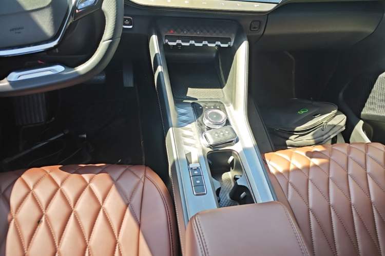 Used Wuling Xingyun 2023 2.0L DHT Standard Edition Gear Lever