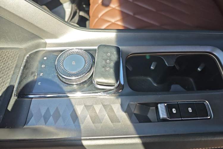 Used Wuling Xingyun 2023 2.0L DHT Standard Edition Interior 1