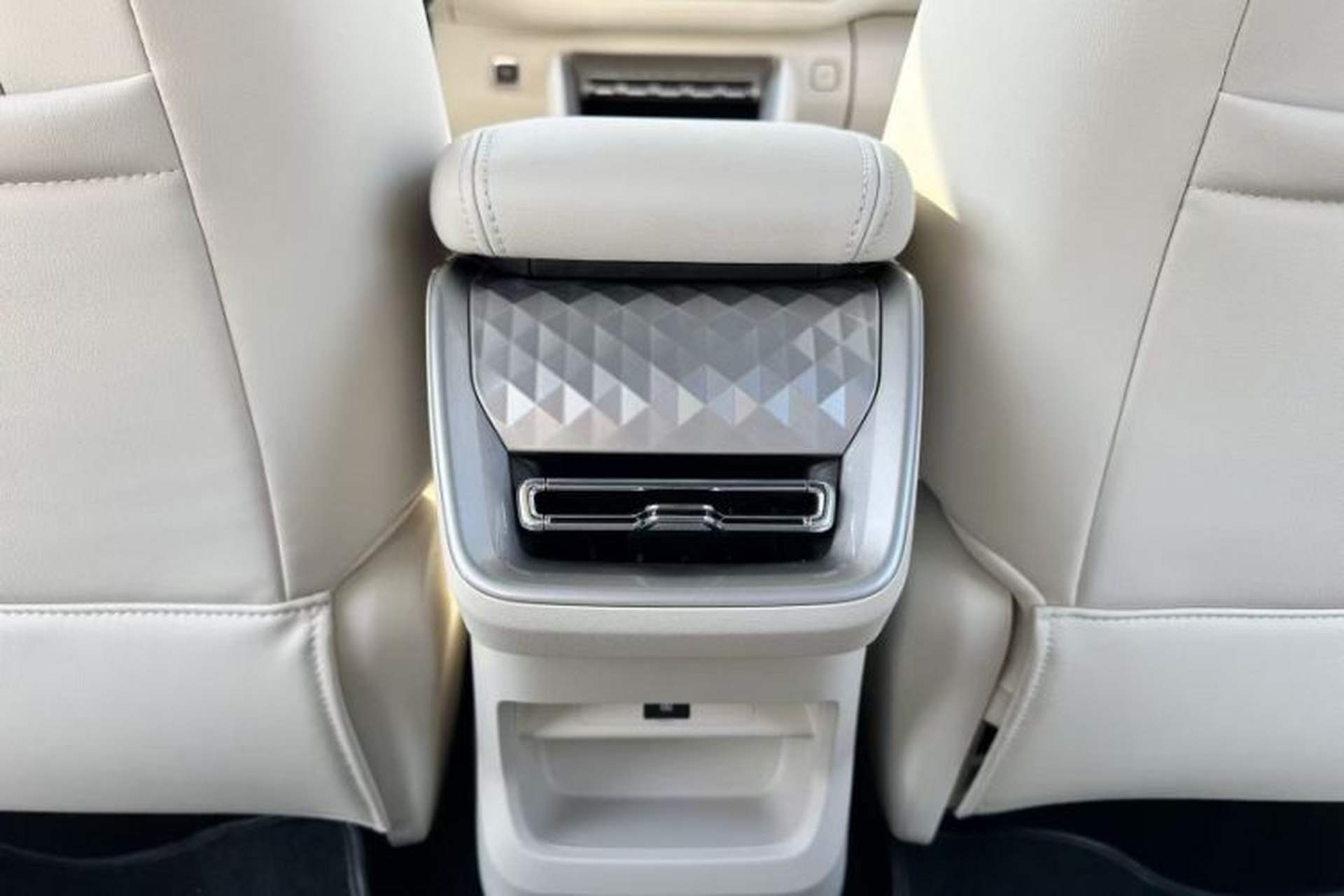Used Wuling Xingyun 2023 2.0L DHT Flagship Edition Interior 5