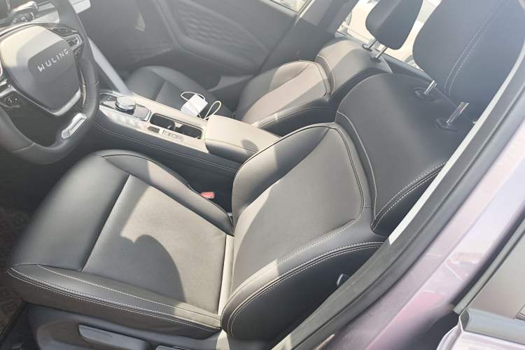 Used Wuling Xingyun 2023 2.0L DHT Standard Edition Left Front Seat
