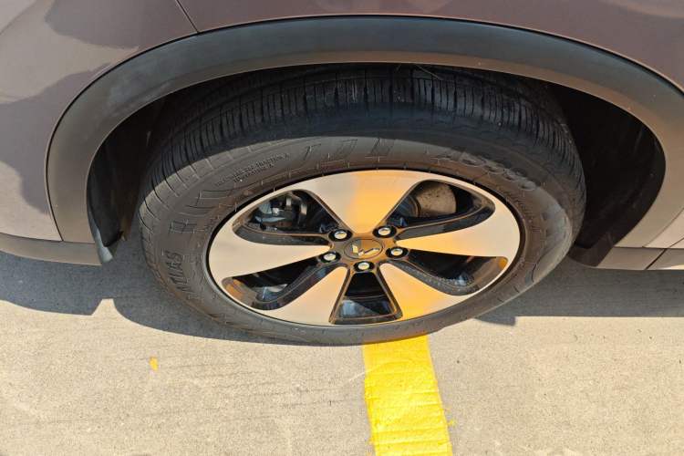 Used Wuling Xingyun 2023 2.0L DHT Flagship Edition Left Front Wheel Hub