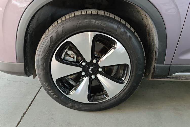 Used Wuling Xingyun 2023 2.0L DHT Flagship Edition Left Front Wheel Hub