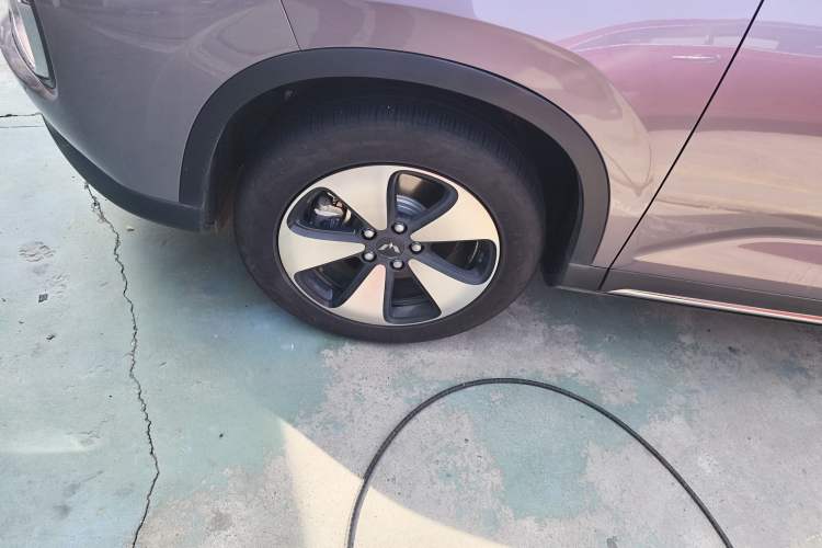 Used Wuling Xingyun 2023 2.0L DHT Standard Edition Left Front Wheel Hub