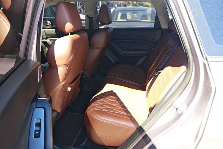 Used Wuling Xingyun 2023 2.0L DHT Standard Edition Left Rear Seat