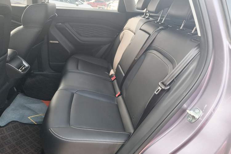 Used Wuling Xingyun 2023 2.0L DHT Standard Edition Left Rear Seat