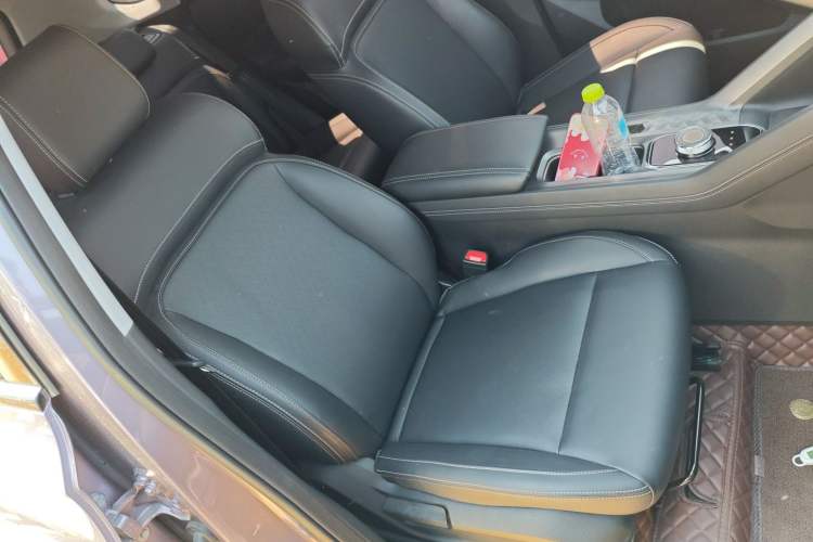 Used Wuling Xingyun 2023 2.0L DHT Flagship Edition Right Front Seat