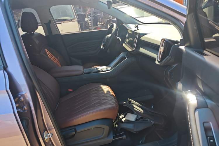 Used Wuling Xingyun 2023 2.0L DHT Standard Edition Right Front Seat