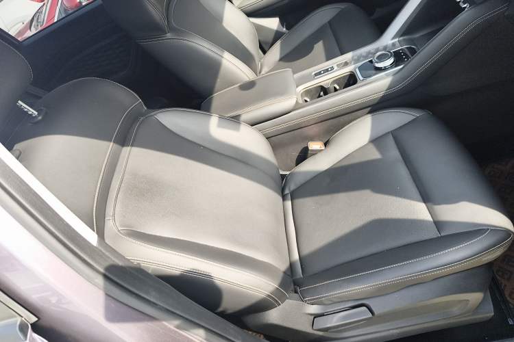 Used Wuling Xingyun 2023 2.0L DHT Standard Edition Right Front Seat