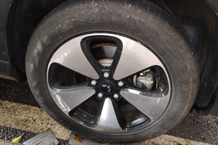 Used Wuling Xingyun 2023 2.0L DHT Flagship Edition Right Front Wheel Hub