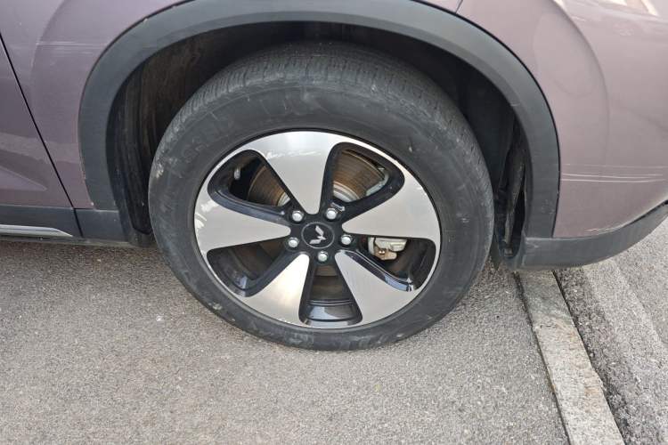 Used Wuling Xingyun 2023 2.0L DHT Flagship Edition Right Front Wheel Hub