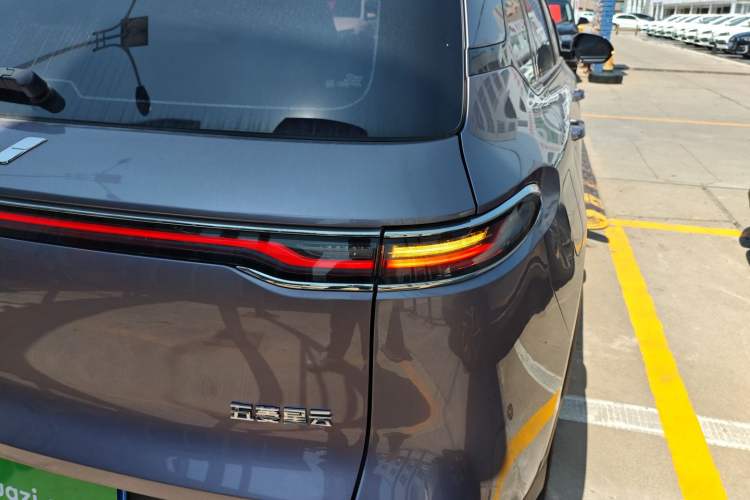 Used Wuling Xingyun 2023 2.0L DHT Flagship Edition Right Rear Taillight