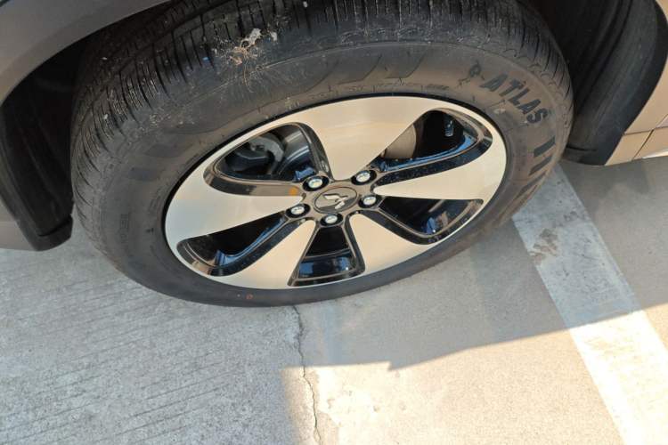 Used Wuling Xingyun 2023 2.0L DHT Flagship Edition Right Rear Wheel Hub