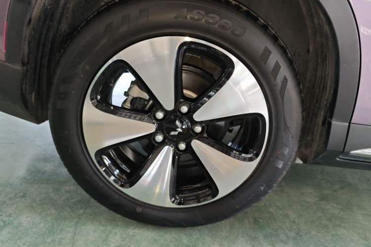 Used Wuling Xingyun 2023 2.0L DHT Flagship Edition Right Rear Wheel Hub