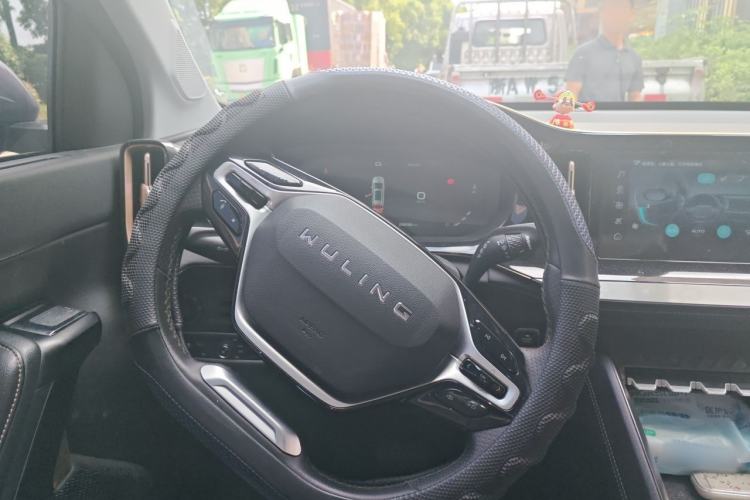 Used Wuling Xingyun 2023 2.0L DHT Flagship Edition Steering Wheel