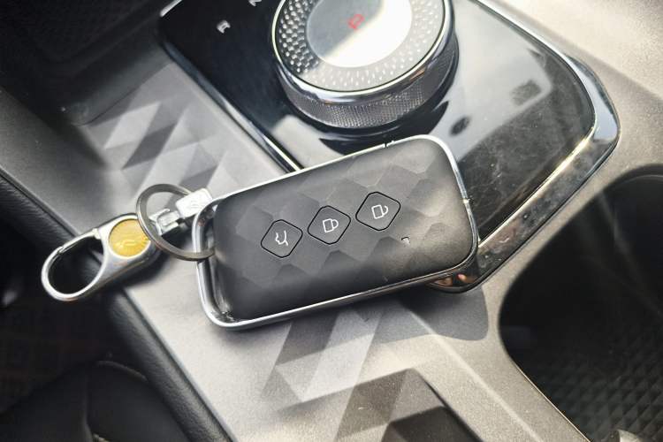 Used Wuling Xingyun 2023 2.0L DHT Standard Edition Vehicle Key