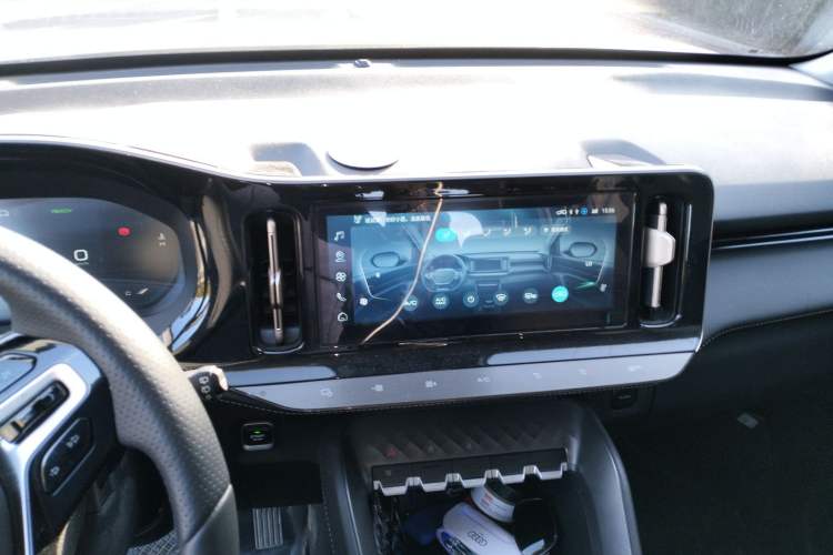 Used Wuling Xingyun 2023 2.0L DHT Standard Edition Audio And AC Panel