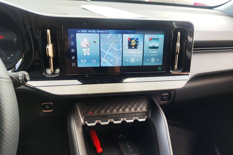 Used Wuling Xingyun 2023 2.0L DHT Flagship Edition Audio And AC Panel