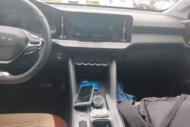 Used Wuling Xingyun 2023 2.0L DHT Flagship Edition Audio And AC Panel