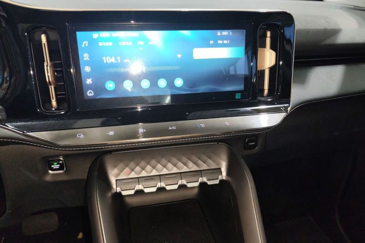 Used Wuling Xingyun 2023 2.0L DHT Flagship Edition Audio And AC Panel