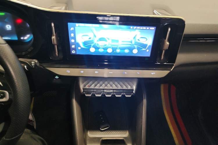 Used Wuling Xingyun 2023 2.0L DHT Flagship Edition Audio And AC Panel