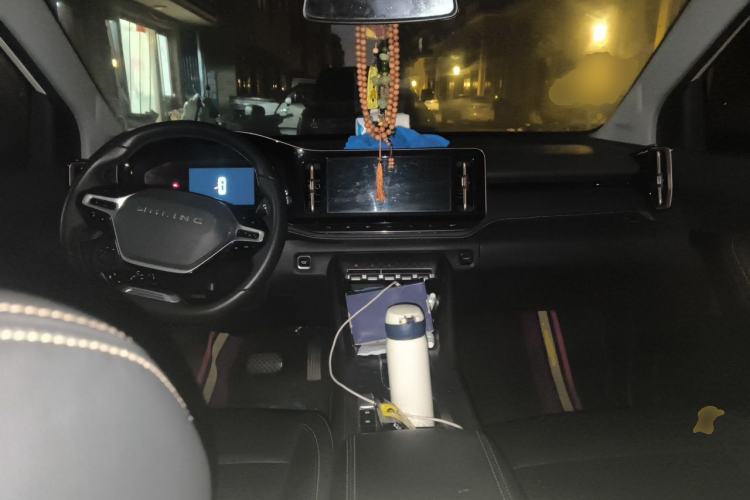 Used Wuling Xingyun 2023 2.0L DHT Standard Edition Center Console