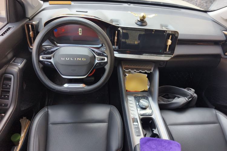 Used Wuling Xingyun 2023 2.0L DHT Standard Edition Center Console