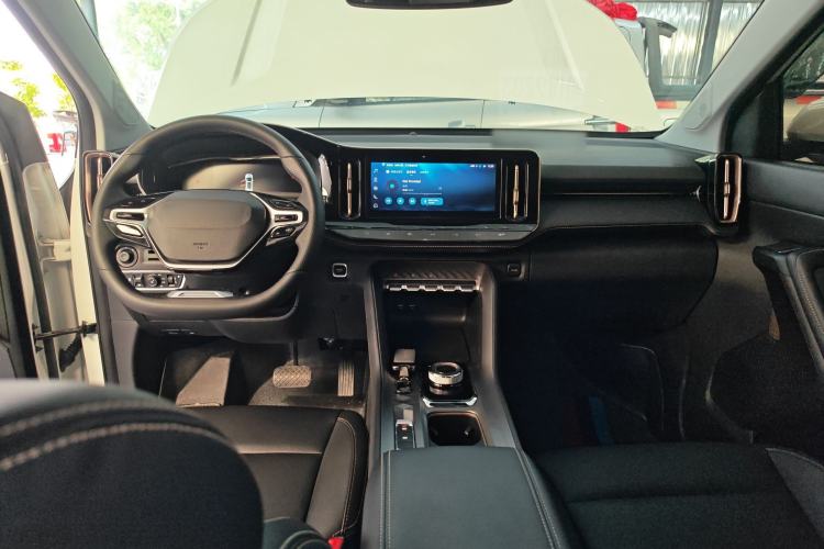 Used Wuling Xingyun 2023 2.0L DHT Standard Edition Center Console