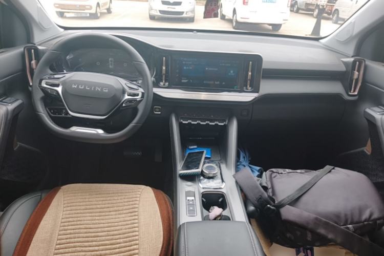 Used Wuling Xingyun 2023 2.0L DHT Flagship Edition Center Console