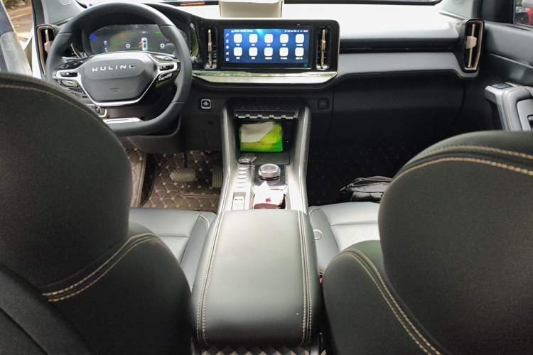 Used Wuling Xingyun 2023 2.0L DHT Flagship Edition Center Console