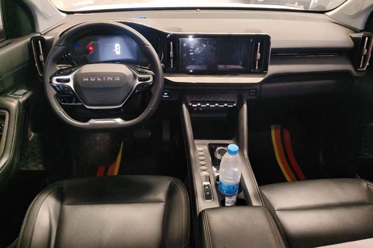 Used Wuling Xingyun 2023 2.0L DHT Flagship Edition Center Console