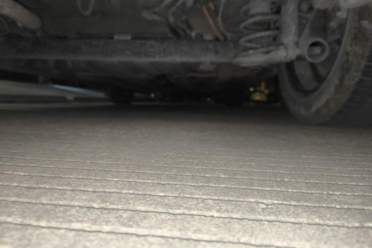 Used Wuling Xingyun 2023 2.0L DHT Standard Edition Chassis Rear Left