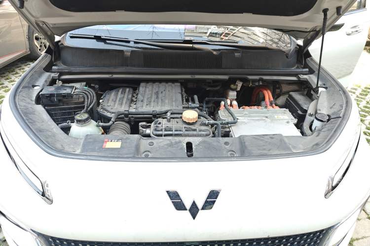 Used Wuling Xingyun 2023 2.0L DHT Flagship Edition Engine Bay